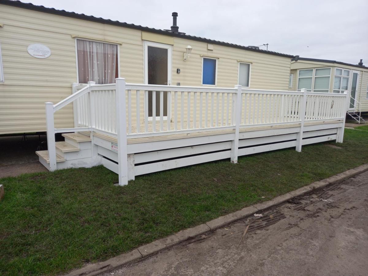 Holiday Home In Lyons Robin Hood Holiday Park Meliden Extérieur photo