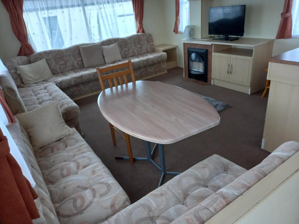 Holiday Home In Lyons Robin Hood Holiday Park Meliden Extérieur photo