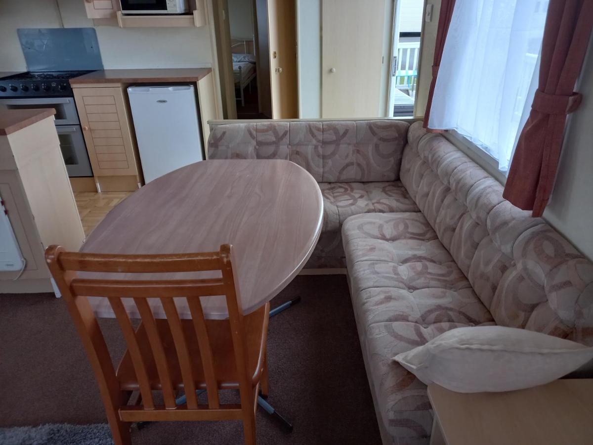 Holiday Home In Lyons Robin Hood Holiday Park Meliden Extérieur photo