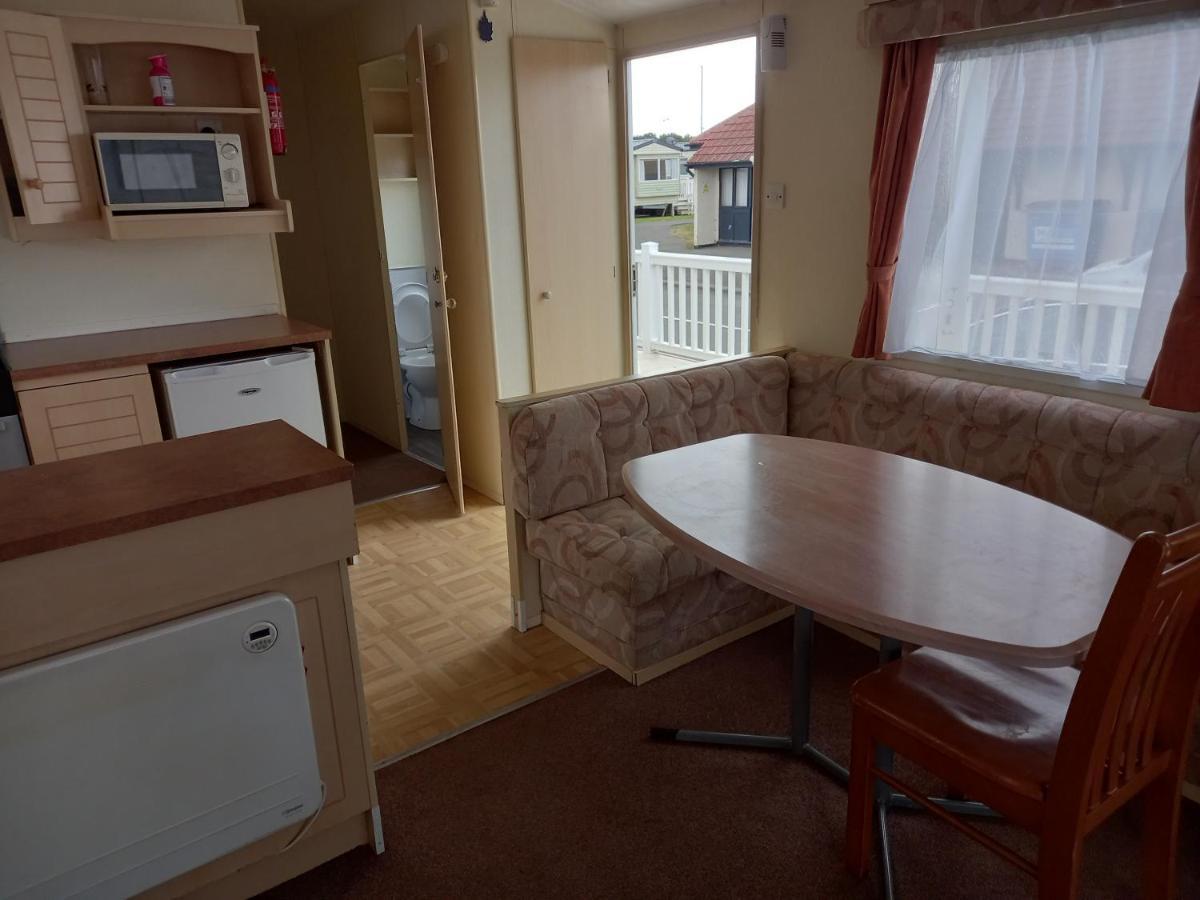 Holiday Home In Lyons Robin Hood Holiday Park Meliden Extérieur photo