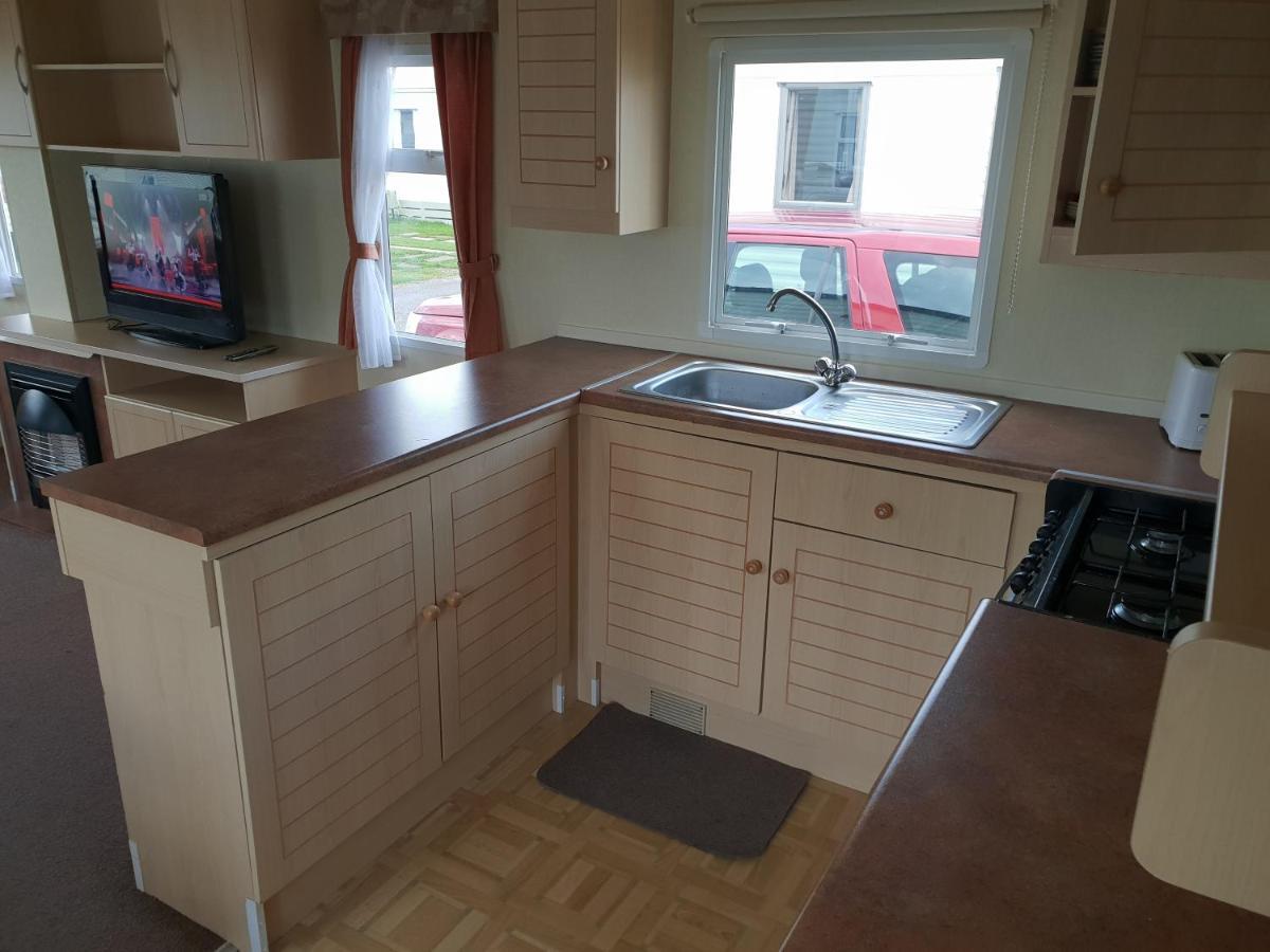 Holiday Home In Lyons Robin Hood Holiday Park Meliden Extérieur photo
