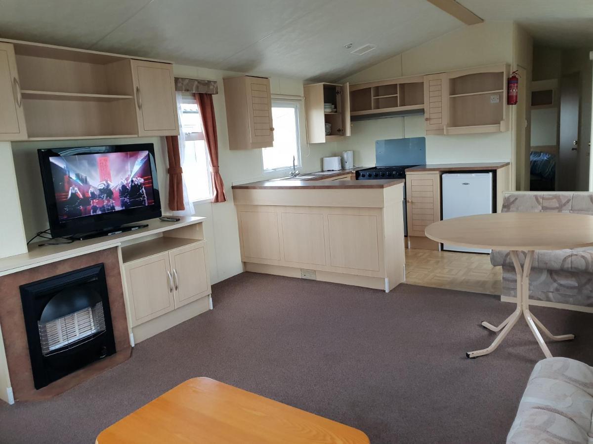 Holiday Home In Lyons Robin Hood Holiday Park Meliden Extérieur photo