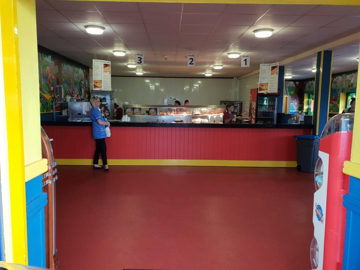 Holiday Home In Lyons Robin Hood Holiday Park Meliden Extérieur photo