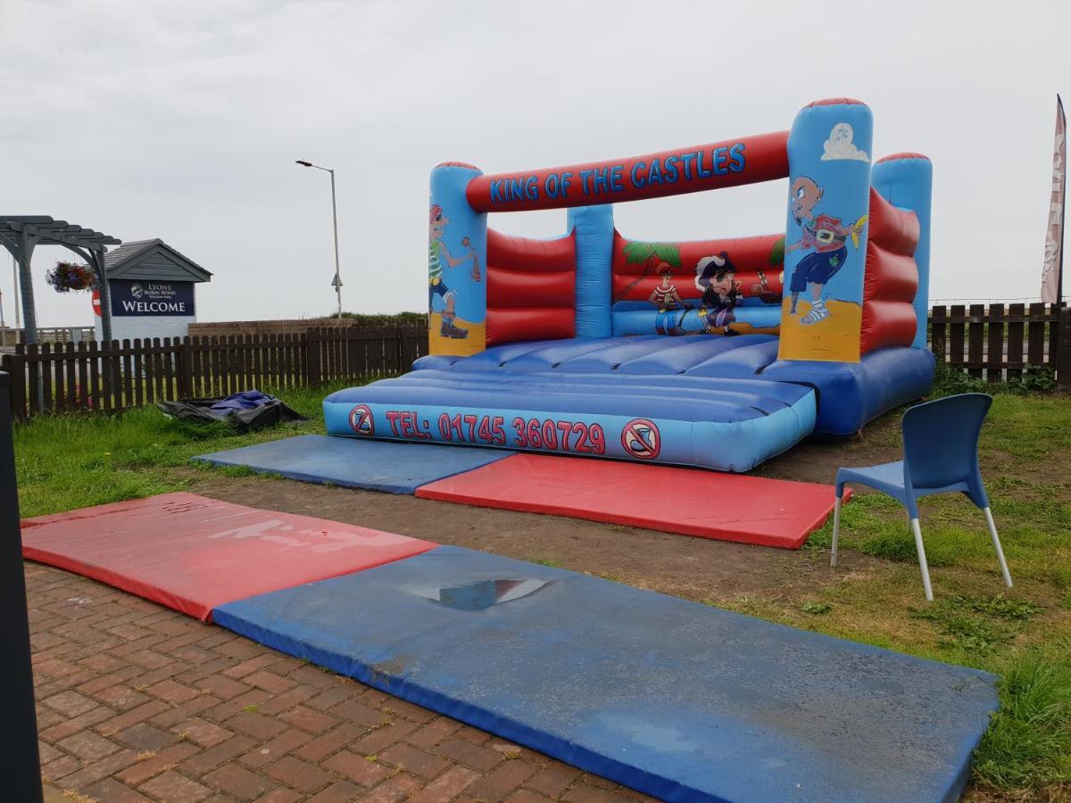 Holiday Home In Lyons Robin Hood Holiday Park Meliden Extérieur photo