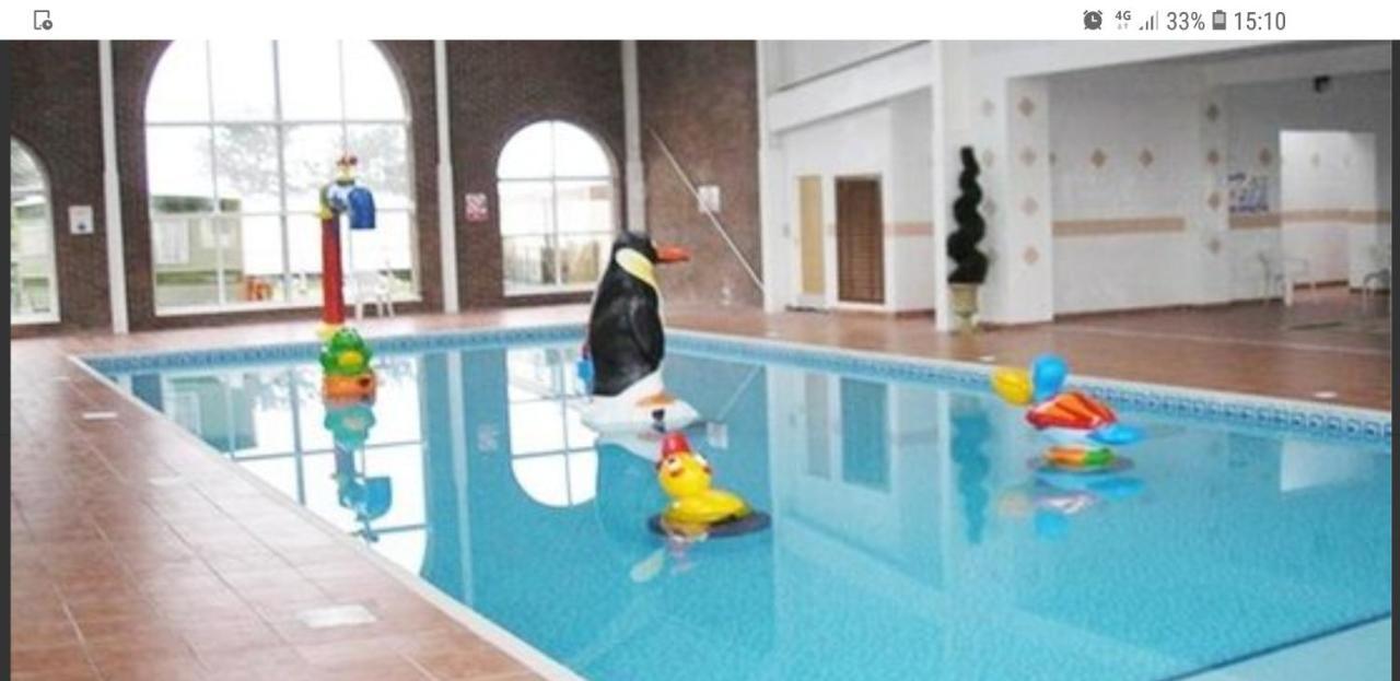 Holiday Home In Lyons Robin Hood Holiday Park Meliden Extérieur photo